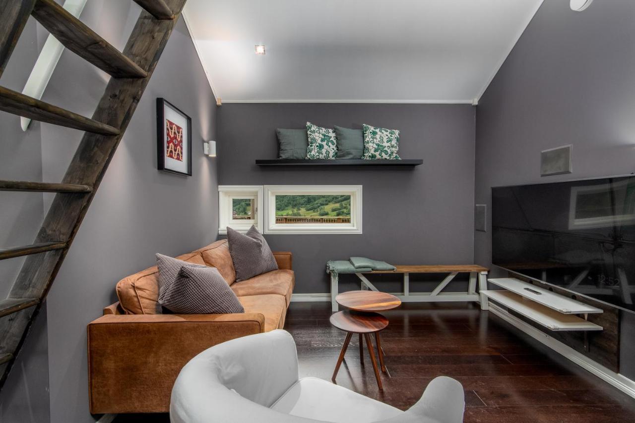 Panoramic Terrace, Huge Rain Shower And Cosy Lofts 플람 외부 사진