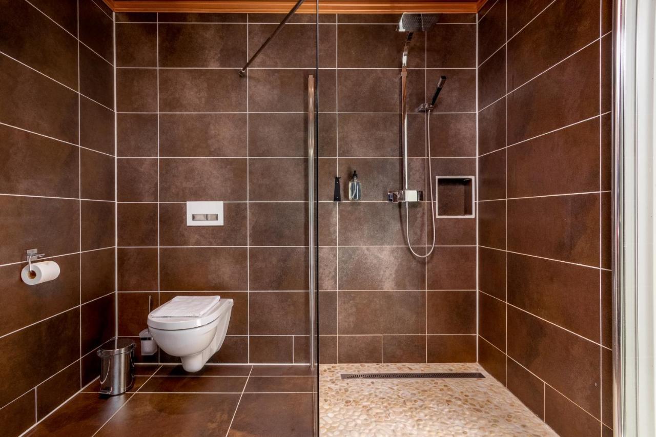 Panoramic Terrace, Huge Rain Shower And Cosy Lofts 플람 외부 사진